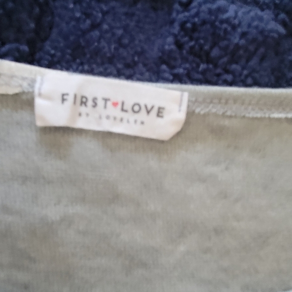 Gray Heart Pattern Sweater - Picture 2 of 4